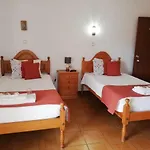 Residencia Livramento 3* Velas